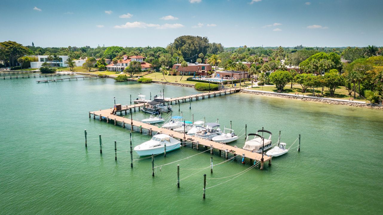 Под контрактом: $5,000 (2 спален, 2 ванн, 1470 Квадратных фут)