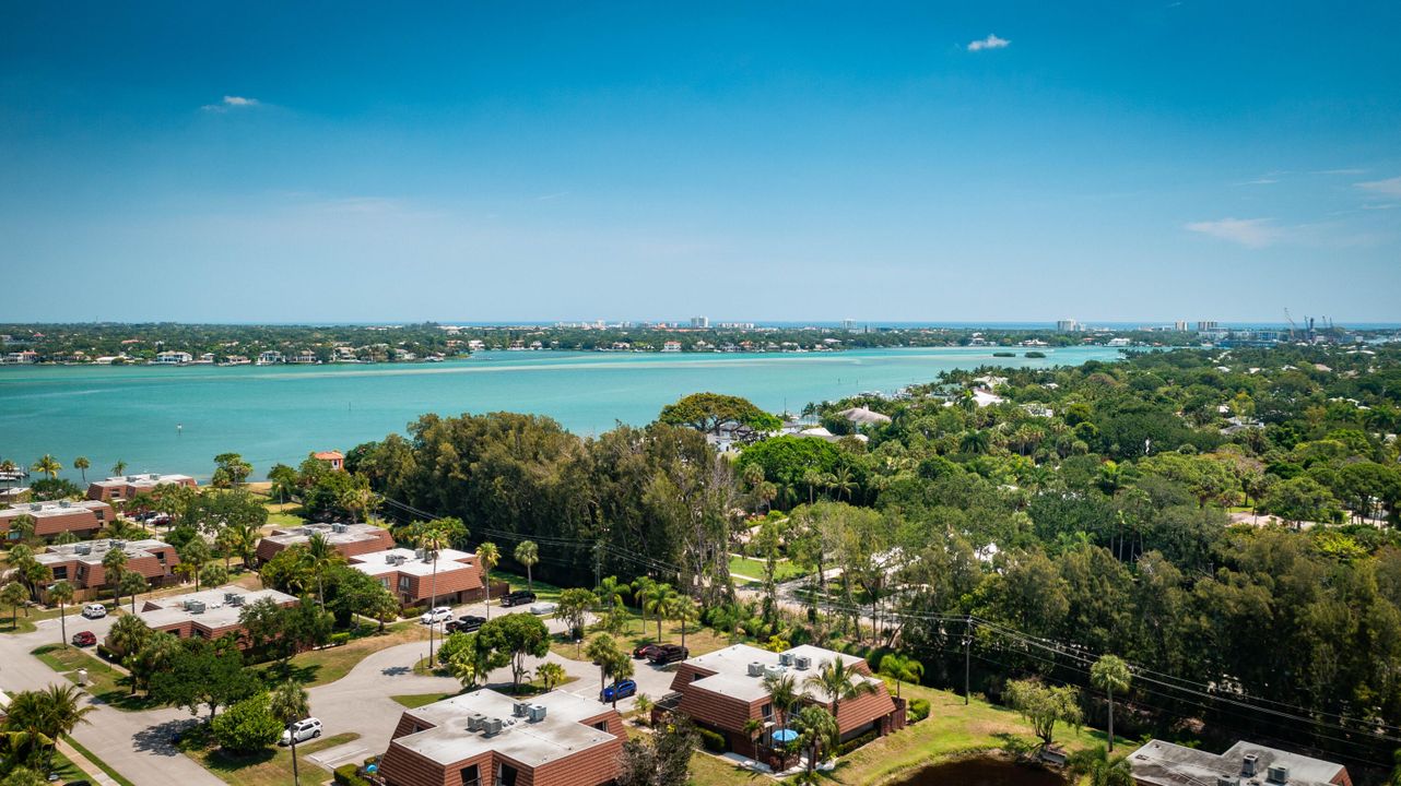 Под контрактом: $5,000 (2 спален, 2 ванн, 1470 Квадратных фут)