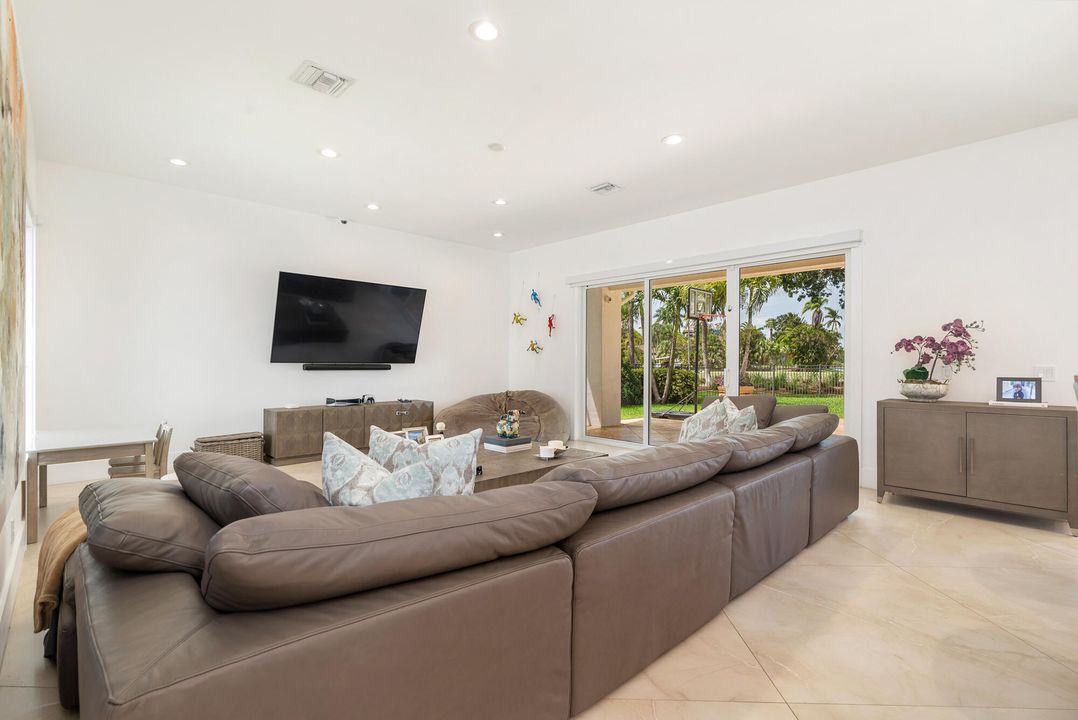 For Sale: $3,850,000 (4 beds, 4 baths, 4414 Square Feet)