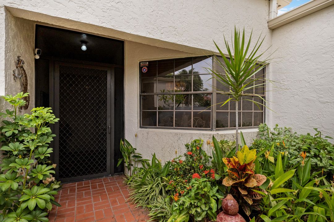 合同活跃: $235,000 (2 贝兹, 2 浴室, 1296 平方英尺)