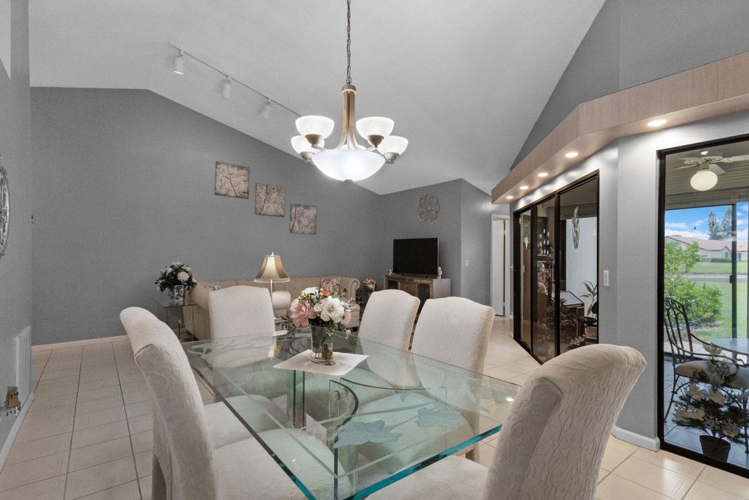 合同活跃: $235,000 (2 贝兹, 2 浴室, 1296 平方英尺)