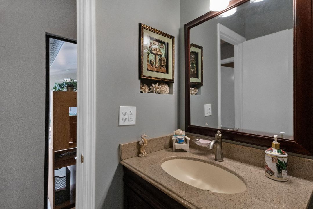 合同活跃: $235,000 (2 贝兹, 2 浴室, 1296 平方英尺)