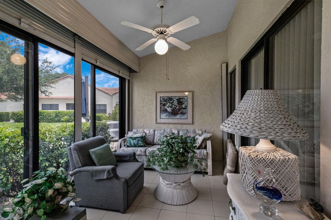 合同活跃: $235,000 (2 贝兹, 2 浴室, 1296 平方英尺)