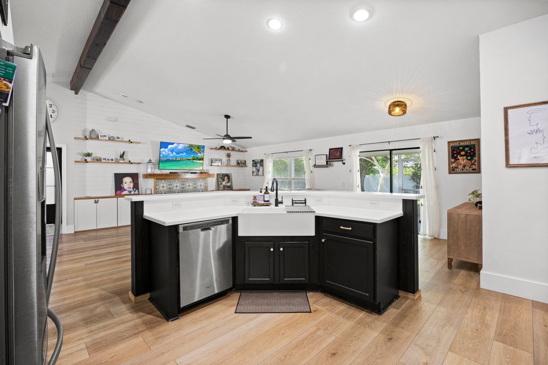 Active With Contract: $472,000 (3 beds, 2 baths, 2026 Square Feet)