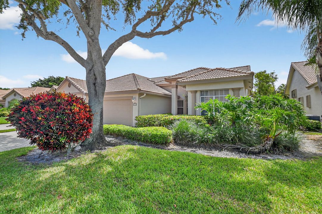 Недавно продано: $166,000 (3 спален, 2 ванн, 1936 Квадратных фут)