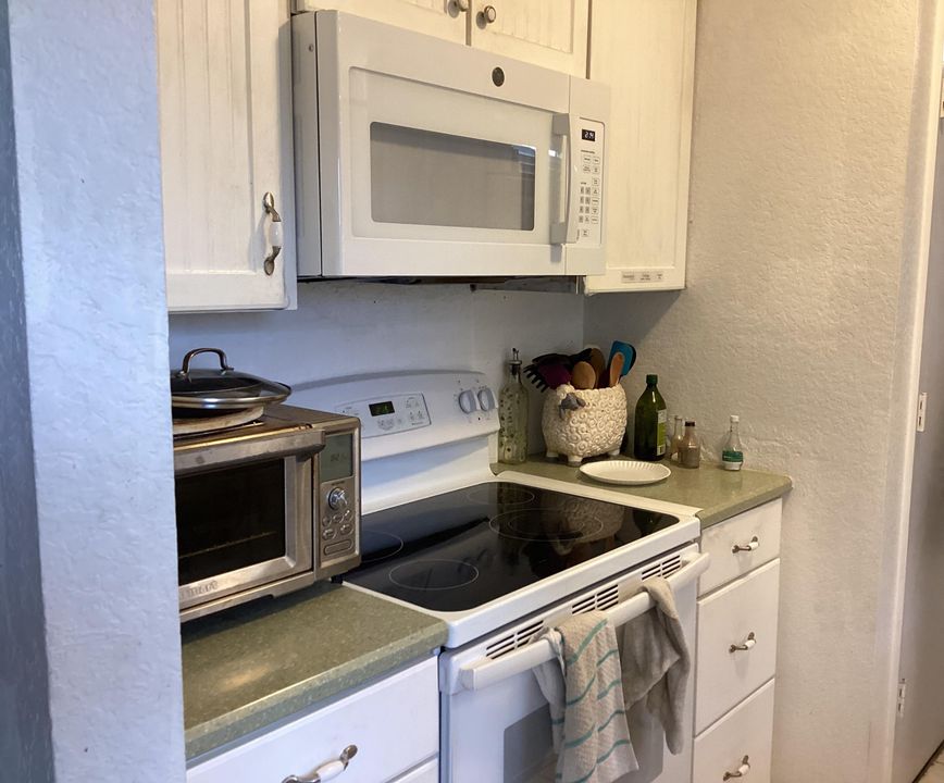 Activo con contrato: $298,000 (4 camas, 2 baños, 1152 Pies cuadrados)