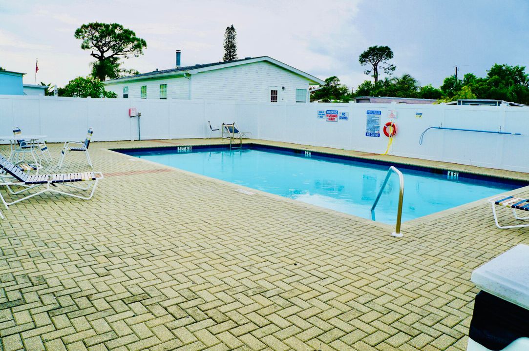 For Sale: $79,900 (2 beds, 2 baths, 732 Square Feet)