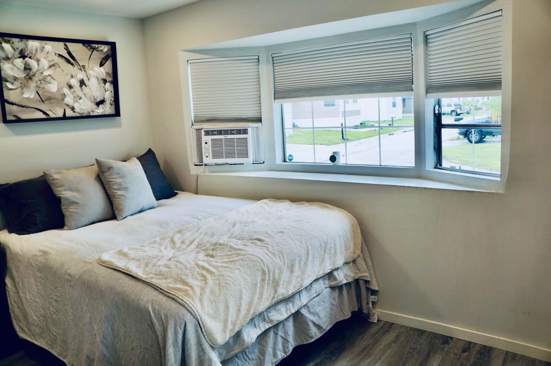 For Sale: $79,900 (2 beds, 2 baths, 732 Square Feet)