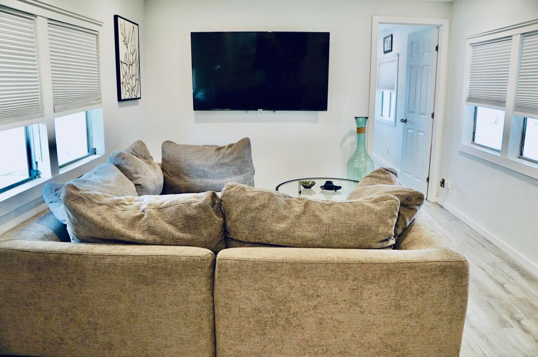 For Sale: $79,900 (2 beds, 2 baths, 732 Square Feet)