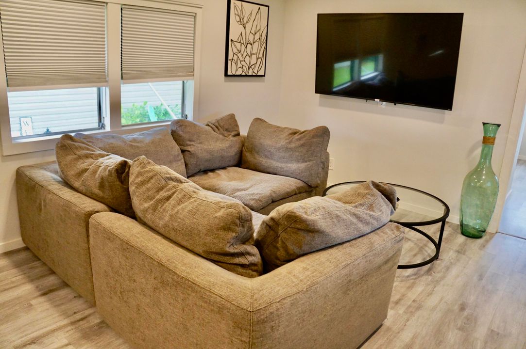 For Sale: $79,900 (2 beds, 2 baths, 732 Square Feet)