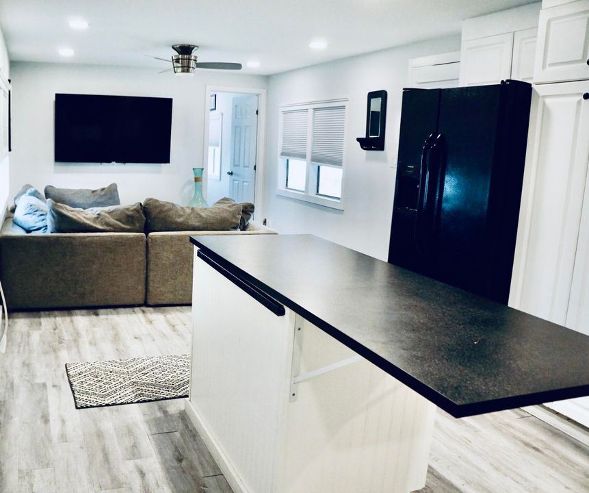 For Sale: $79,900 (2 beds, 2 baths, 732 Square Feet)