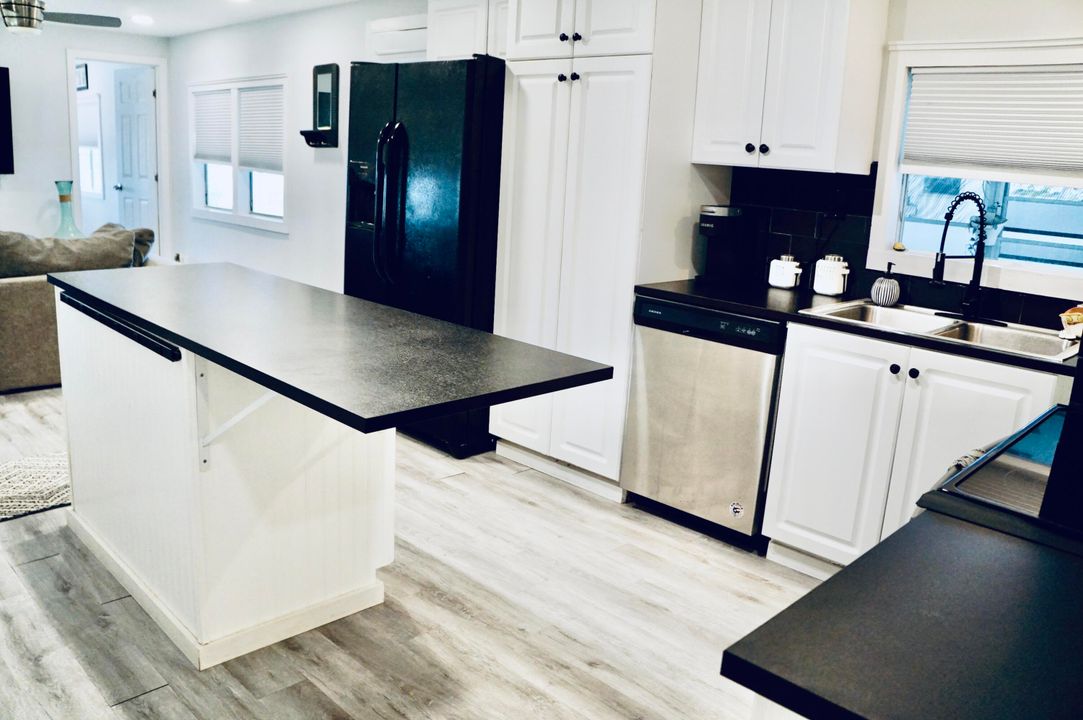 For Sale: $79,900 (2 beds, 2 baths, 732 Square Feet)