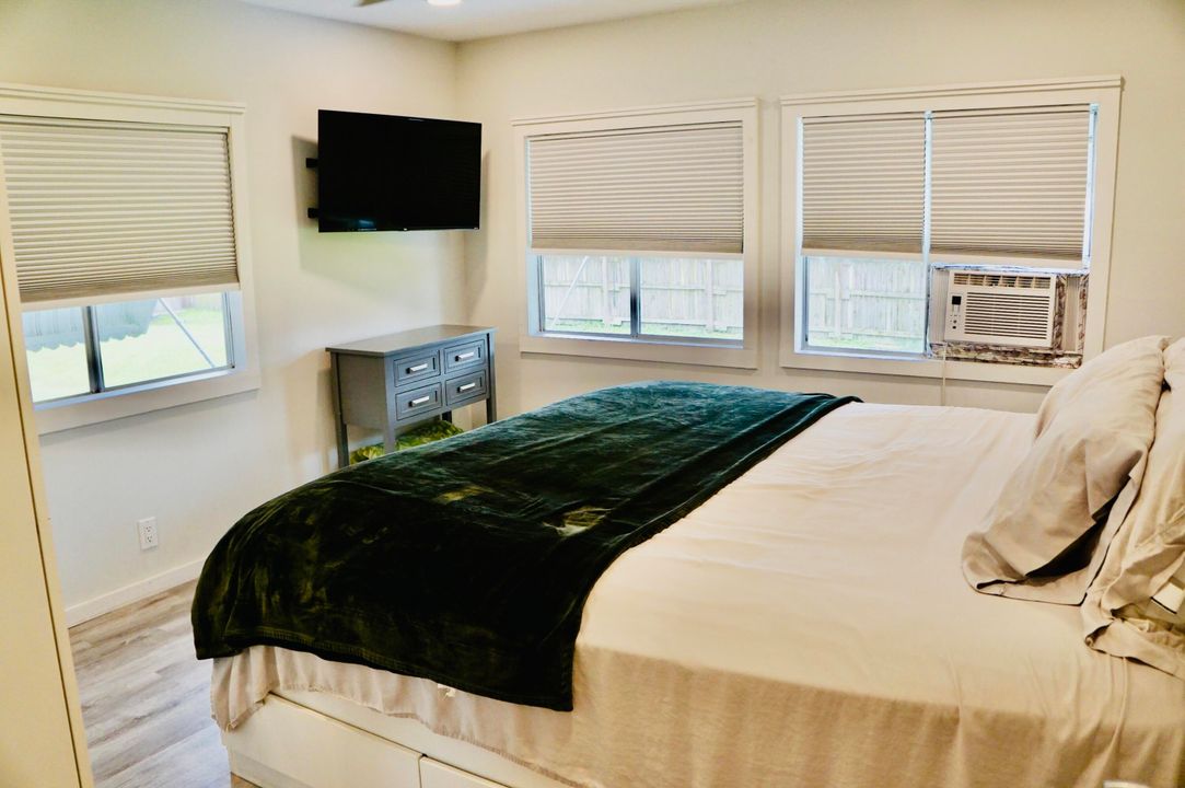 For Sale: $79,900 (2 beds, 2 baths, 732 Square Feet)