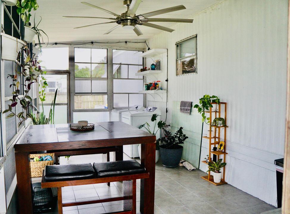 For Sale: $79,900 (2 beds, 2 baths, 732 Square Feet)