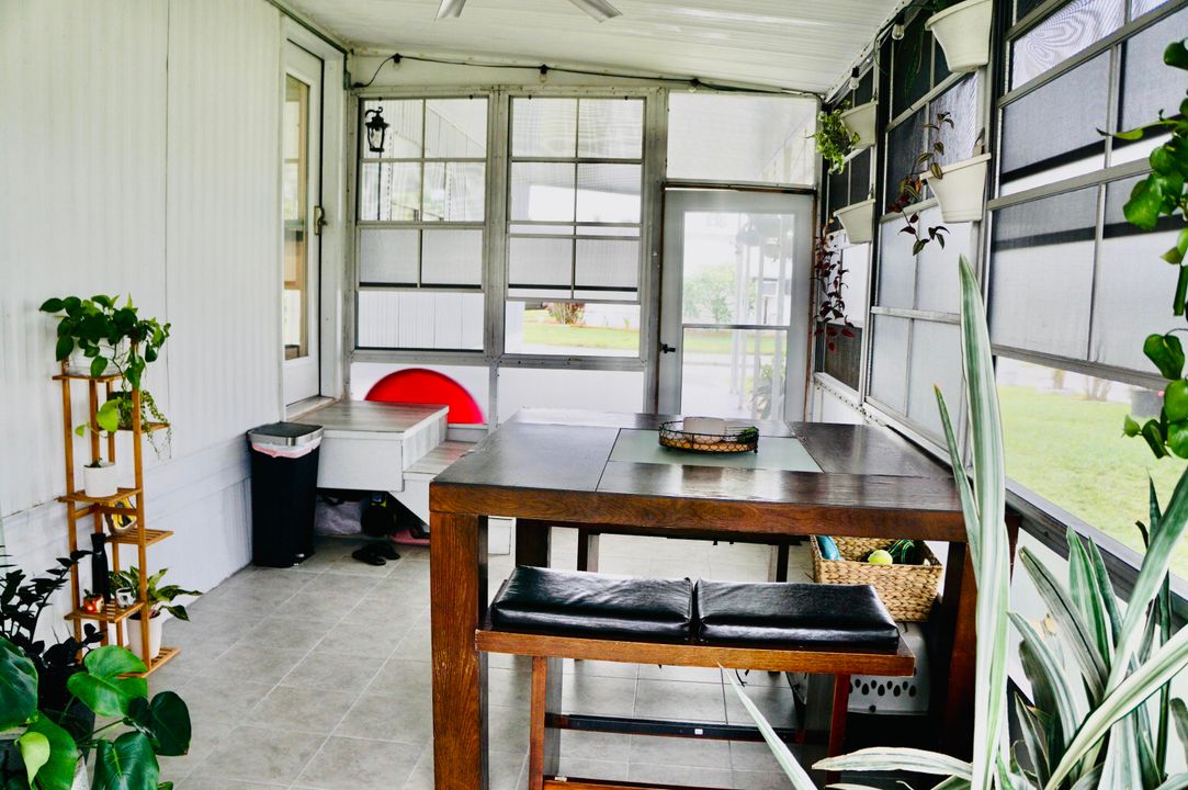 For Sale: $79,900 (2 beds, 2 baths, 732 Square Feet)