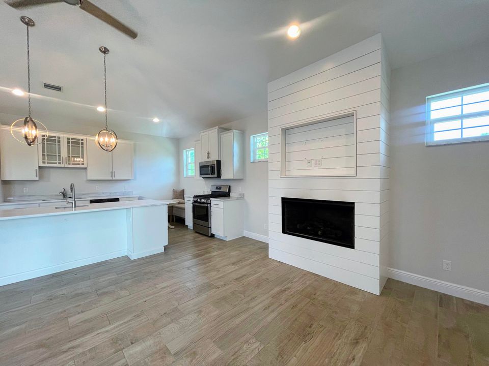 В аренду: $2,600 (3 спален, 3 ванн, 1772 Квадратных фут)