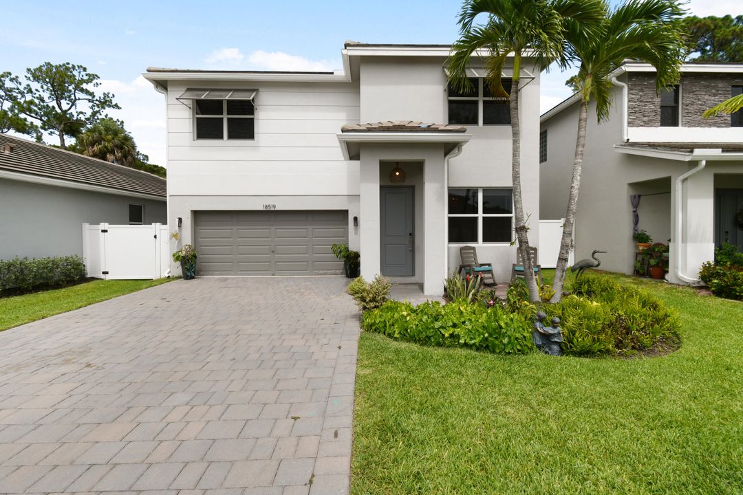 Activo con contrato: $839,000 (5 camas, 3 baños, 2720 Pies cuadrados)