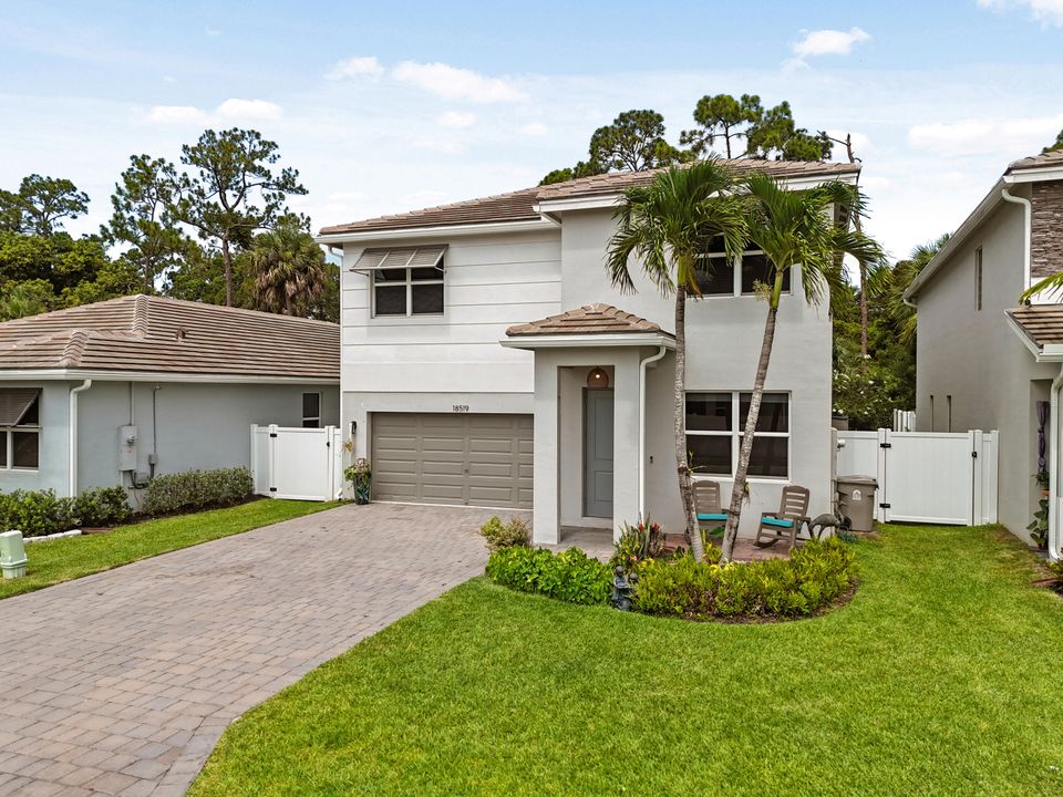 Activo con contrato: $839,000 (5 camas, 3 baños, 2720 Pies cuadrados)