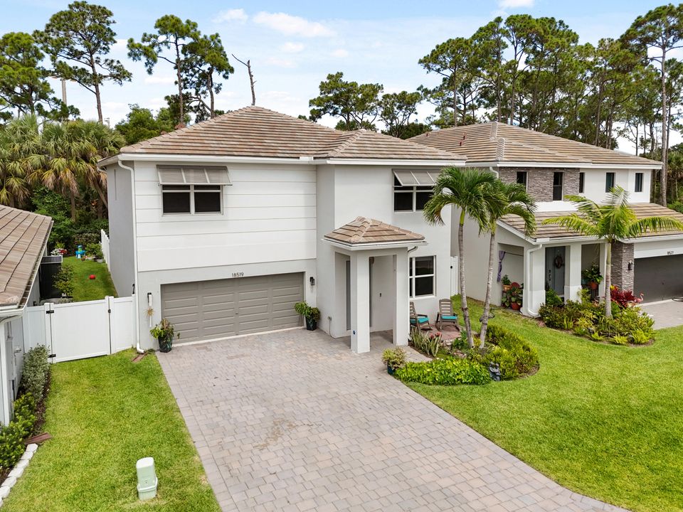 Activo con contrato: $839,000 (5 camas, 3 baños, 2720 Pies cuadrados)