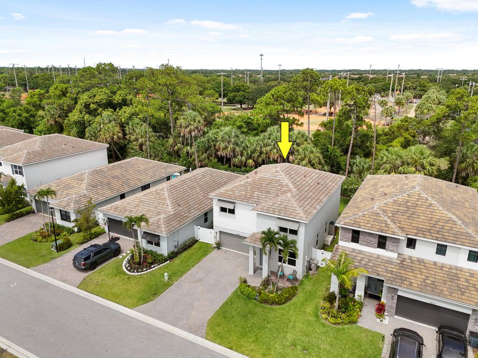 Activo con contrato: $839,000 (5 camas, 3 baños, 2720 Pies cuadrados)