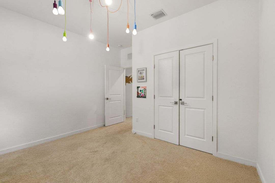 Activo con contrato: $839,000 (5 camas, 3 baños, 2720 Pies cuadrados)