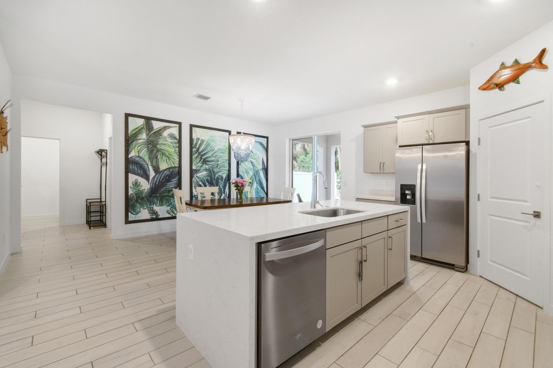 Activo con contrato: $839,000 (5 camas, 3 baños, 2720 Pies cuadrados)