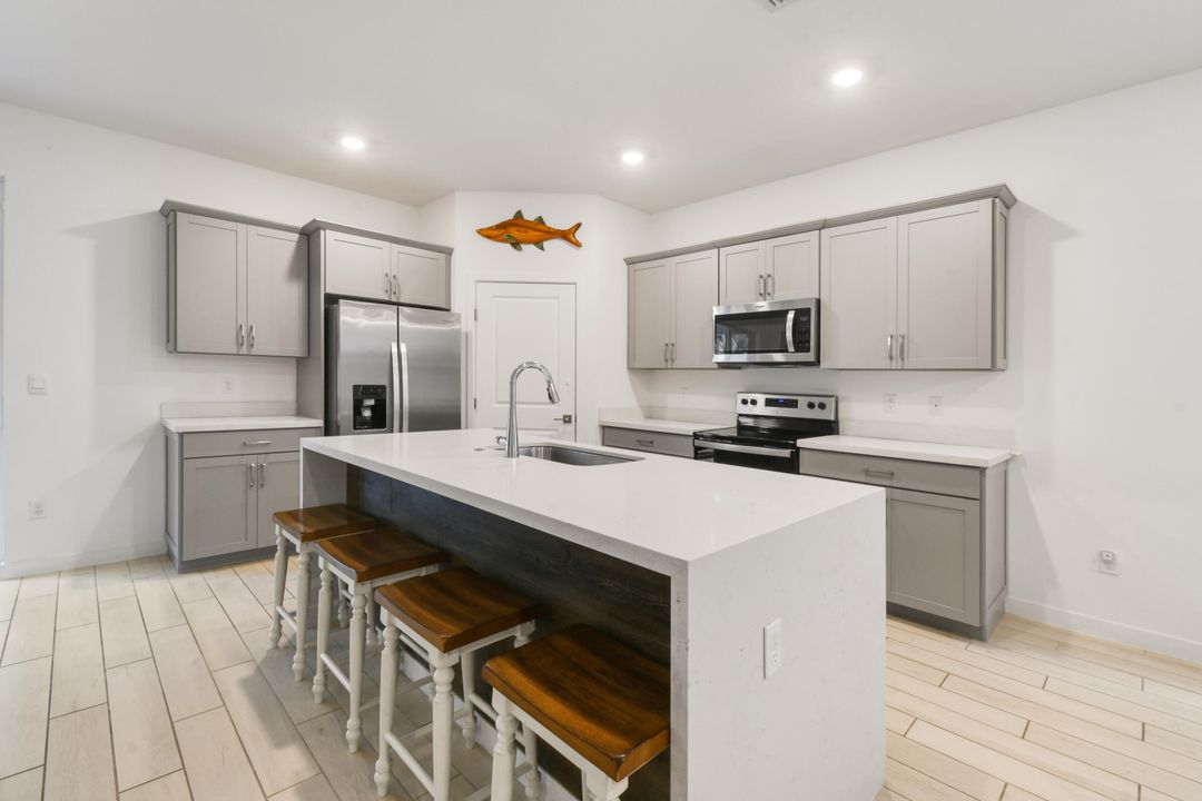 Activo con contrato: $839,000 (5 camas, 3 baños, 2720 Pies cuadrados)