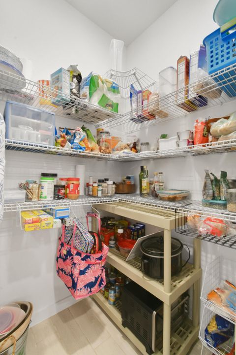 Activo con contrato: $839,000 (5 camas, 3 baños, 2720 Pies cuadrados)