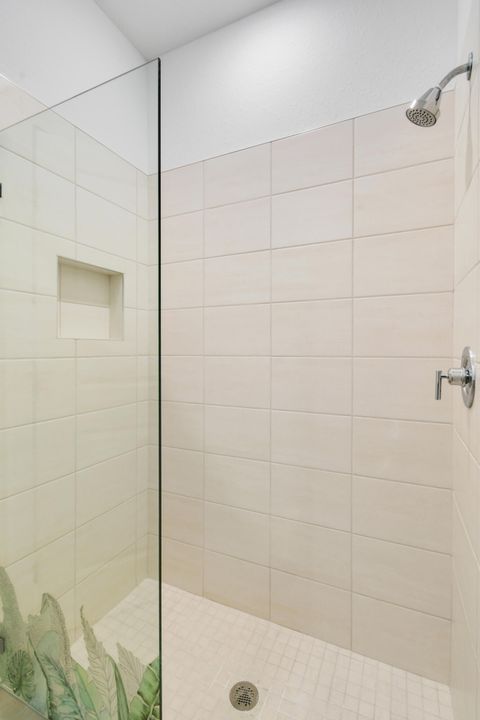 Activo con contrato: $839,000 (5 camas, 3 baños, 2720 Pies cuadrados)