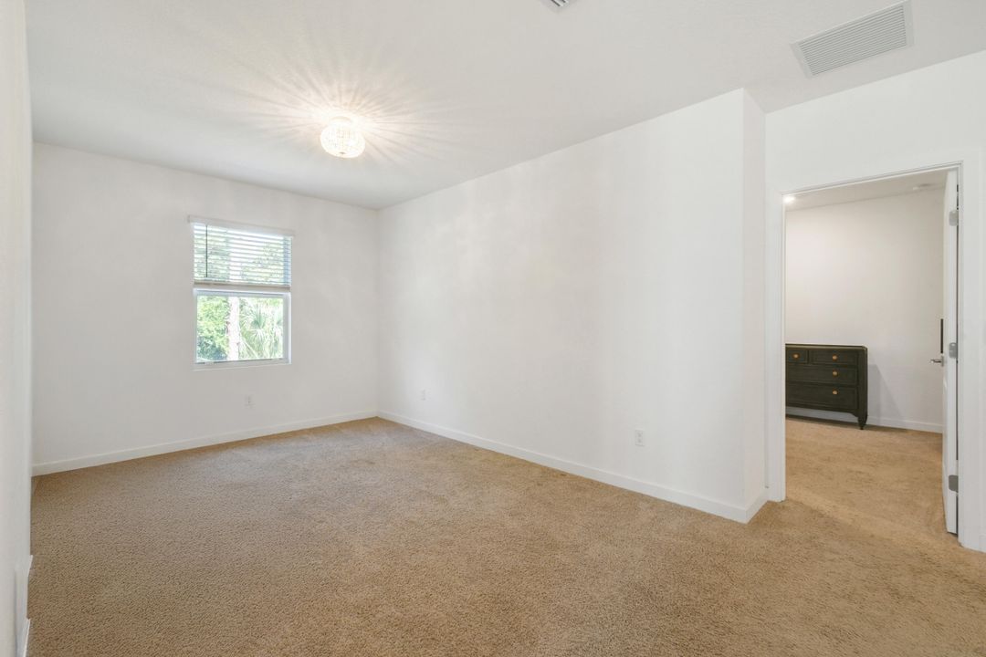 Activo con contrato: $839,000 (5 camas, 3 baños, 2720 Pies cuadrados)