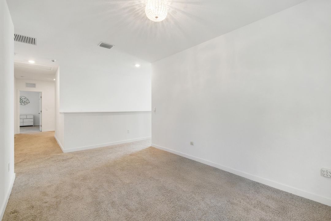 Activo con contrato: $839,000 (5 camas, 3 baños, 2720 Pies cuadrados)