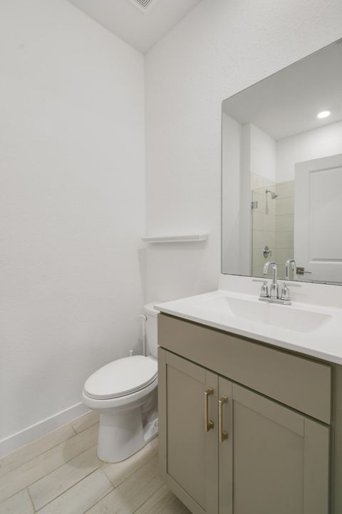 Activo con contrato: $839,000 (5 camas, 3 baños, 2720 Pies cuadrados)