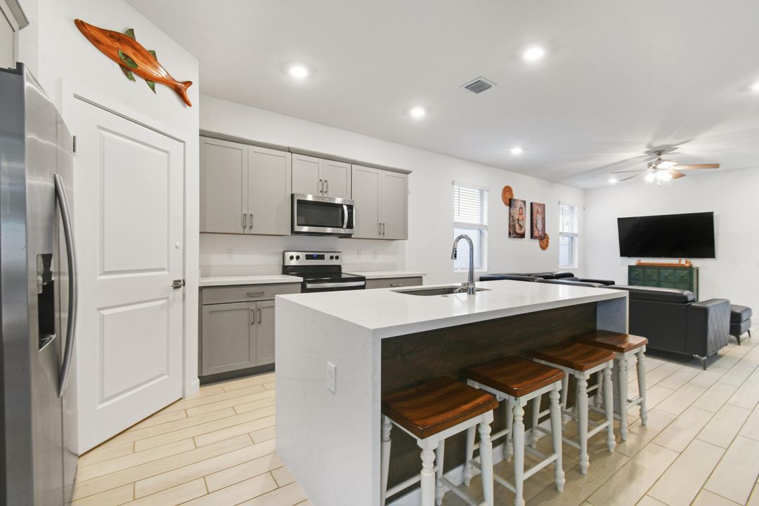 Activo con contrato: $839,000 (5 camas, 3 baños, 2720 Pies cuadrados)