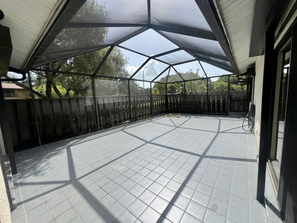 待售: $170,000 (2 贝兹, 2 浴室, 1280 平方英尺)