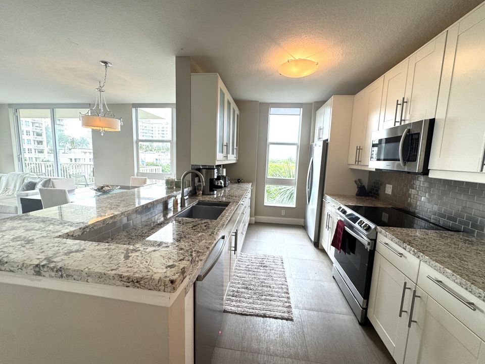 Activo con contrato: $6,000 (2 camas, 2 baños, 1329 Pies cuadrados)