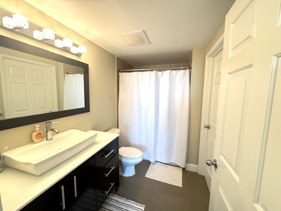 Activo con contrato: $6,000 (2 camas, 2 baños, 1329 Pies cuadrados)