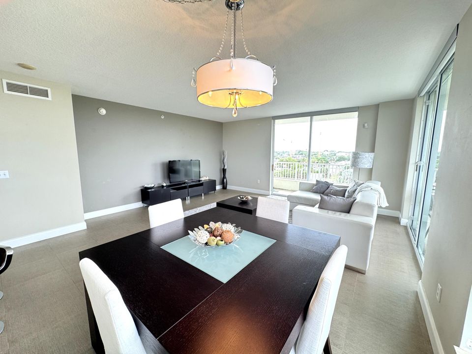 Activo con contrato: $6,000 (2 camas, 2 baños, 1329 Pies cuadrados)