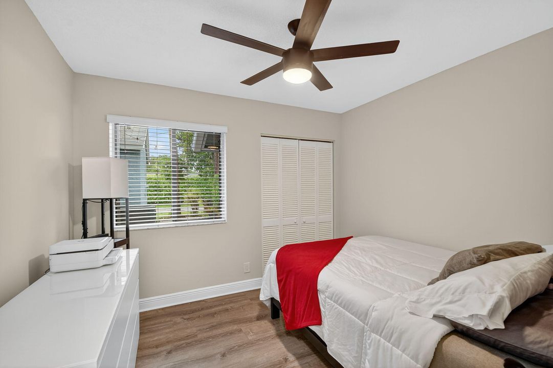 待售: $349,000 (2 贝兹, 2 浴室, 988 平方英尺)