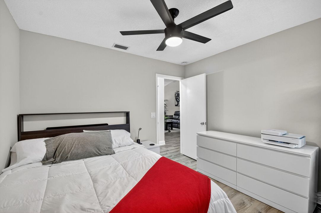 待售: $349,000 (2 贝兹, 2 浴室, 988 平方英尺)