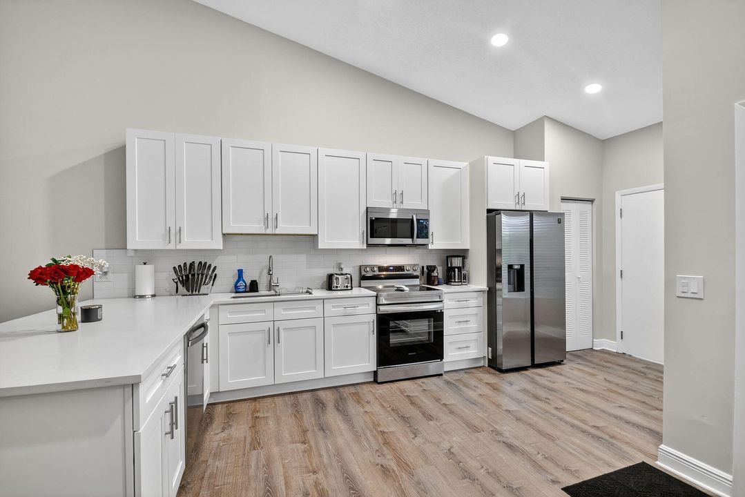 待售: $349,000 (2 贝兹, 2 浴室, 988 平方英尺)