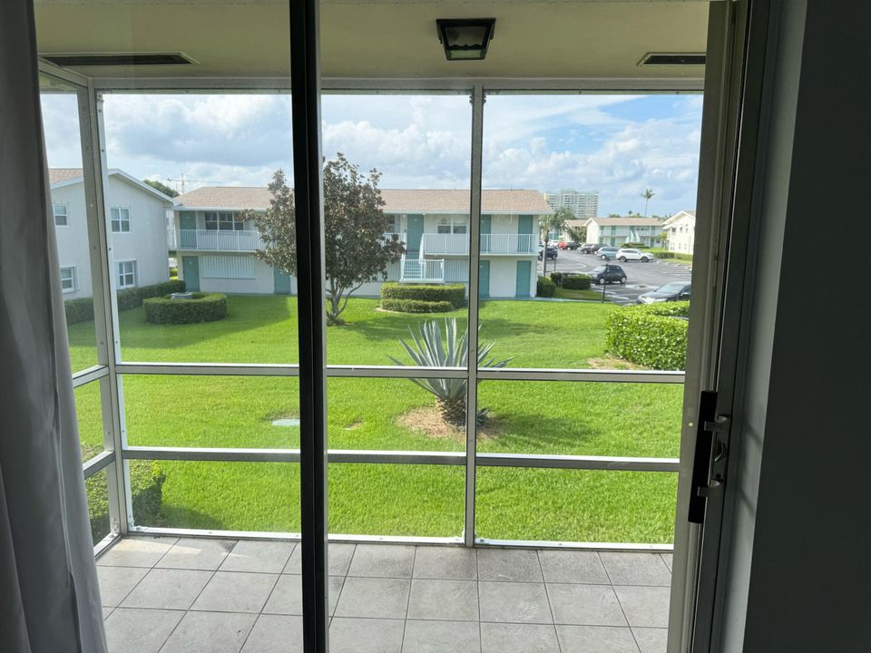 Active With Contract: $89,000 (1 beds, 1 baths, 570 Square Feet)