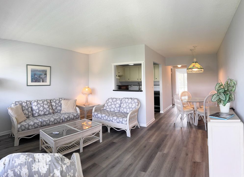 Active With Contract: $89,000 (1 beds, 1 baths, 570 Square Feet)