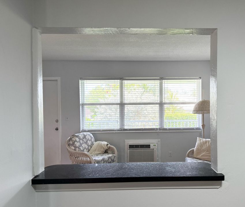 Active With Contract: $89,000 (1 beds, 1 baths, 570 Square Feet)