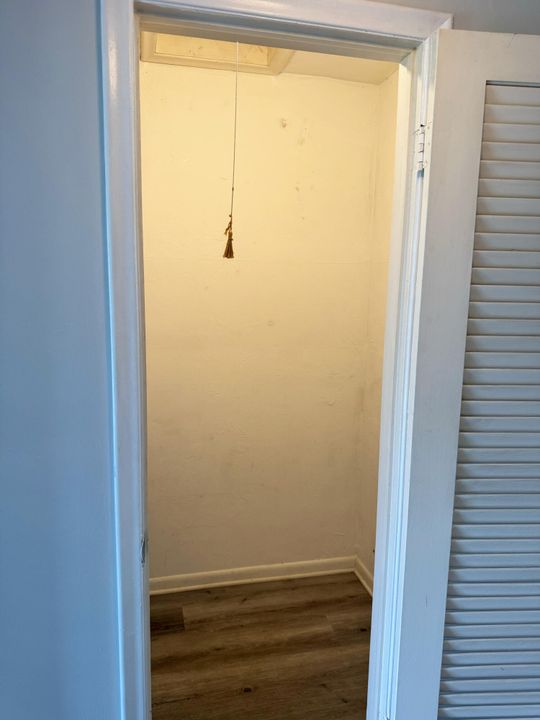 Active With Contract: $89,000 (1 beds, 1 baths, 570 Square Feet)