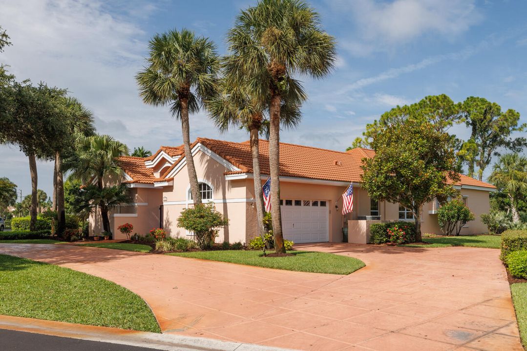 Activo con contrato: $724,500 (3 camas, 3 baños, 2040 Pies cuadrados)