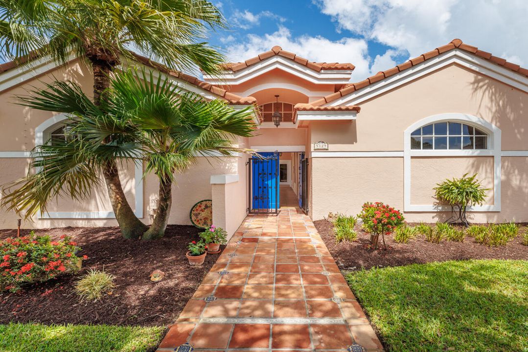 Activo con contrato: $724,500 (3 camas, 3 baños, 2040 Pies cuadrados)