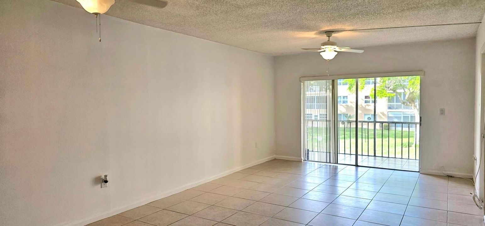 На продажу: $135,000 (2 спален, 2 ванн, 955 Квадратных фут)