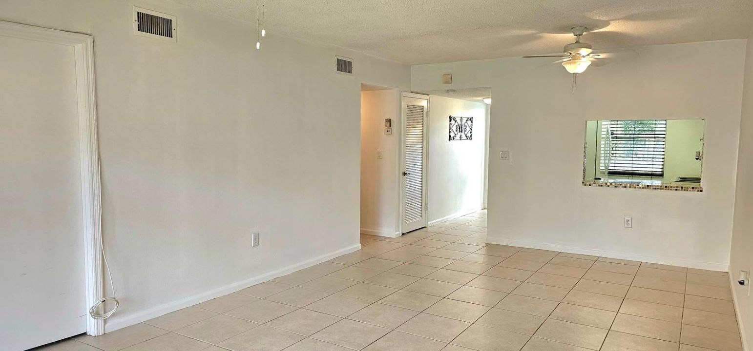 На продажу: $135,000 (2 спален, 2 ванн, 955 Квадратных фут)