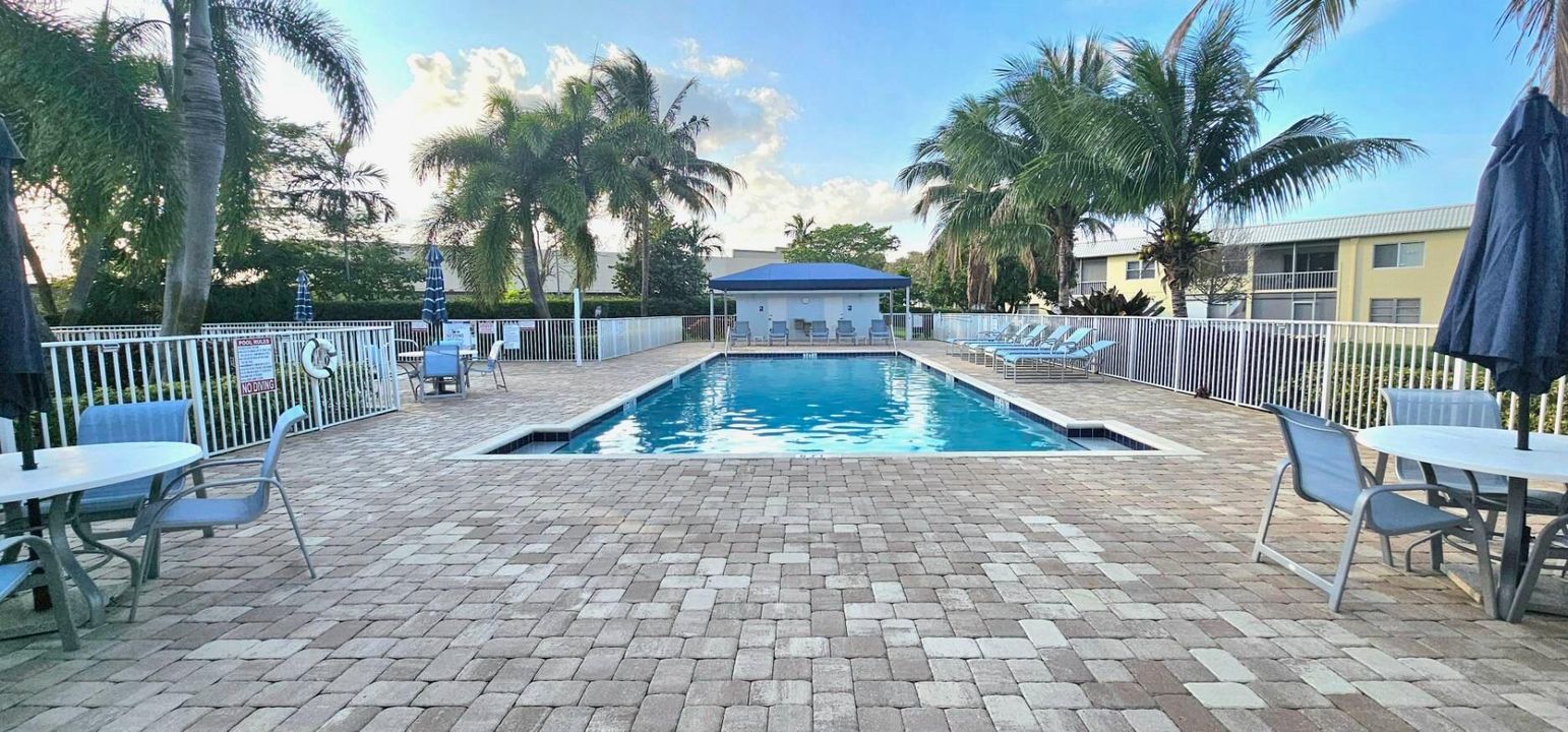 На продажу: $135,000 (2 спален, 2 ванн, 955 Квадратных фут)