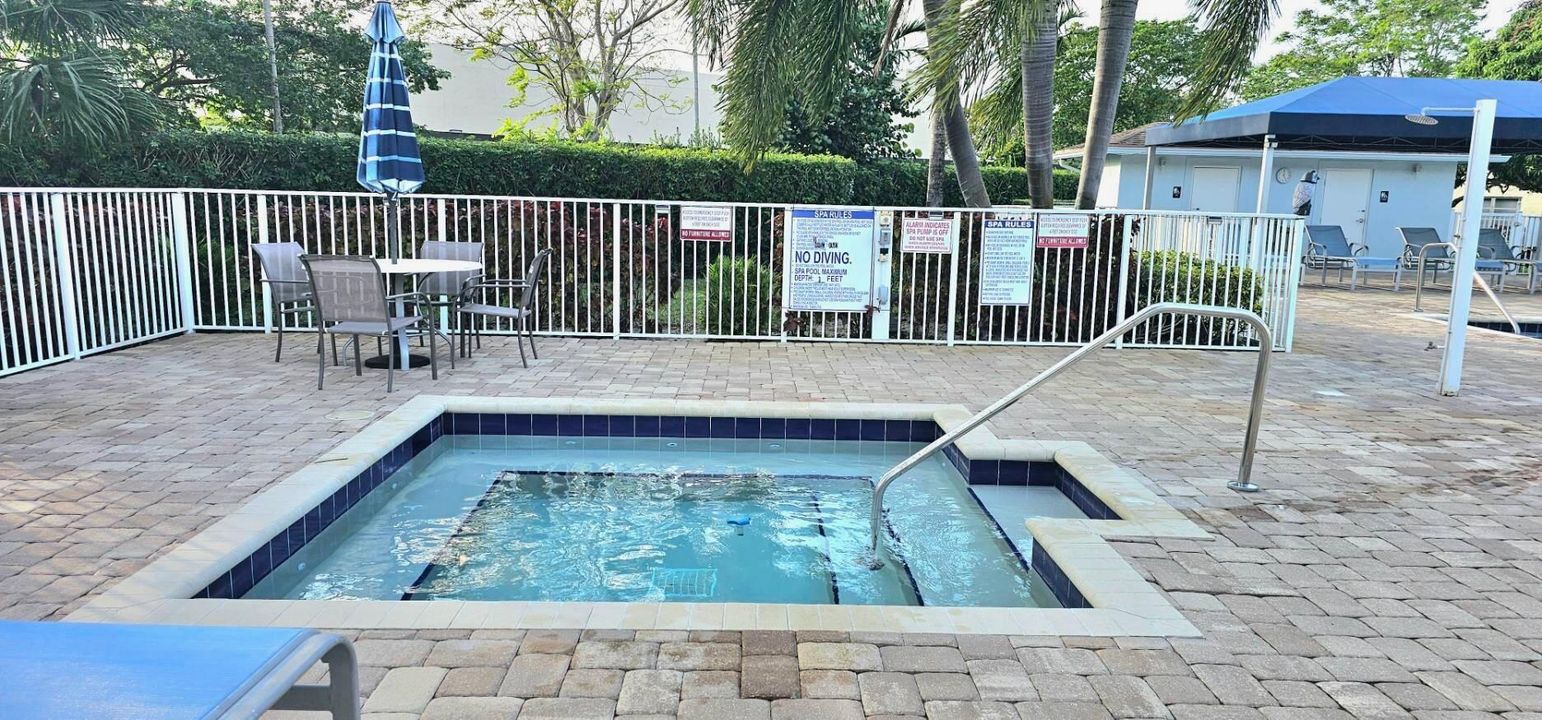 На продажу: $135,000 (2 спален, 2 ванн, 955 Квадратных фут)